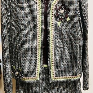 NEW/NEVER WORN: Women’s 2pc. Tweed Brown & Green sleeveless dress w/jacket.